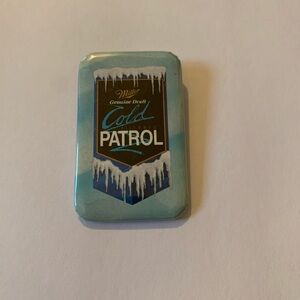 (1) MILLER GENUINE DRAFT "COLD PATROL" BUTTON PINBACK HAT PIN BUTTON VTG